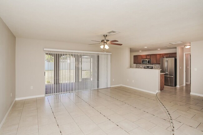 Photo - 4542 Charing Cross Rd