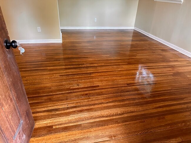 Photo - 523 Dover Rd