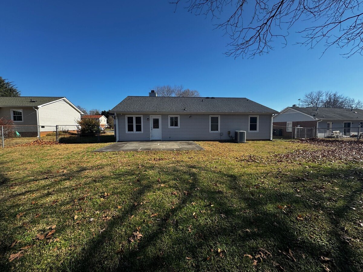 Photo - 336 Cheltenham Dr