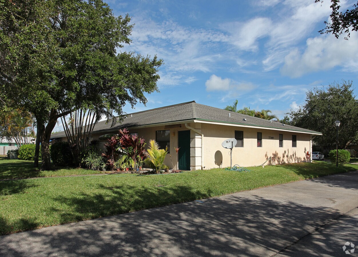 Woodfield Apartments - Woodfield Apartments