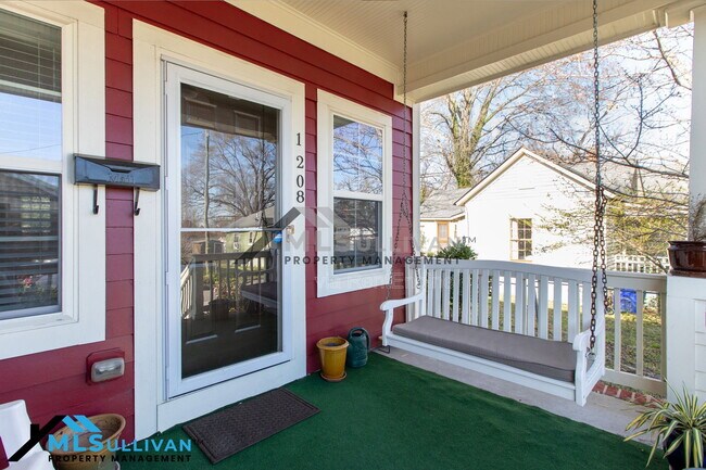 Photo - 1208 Wall St