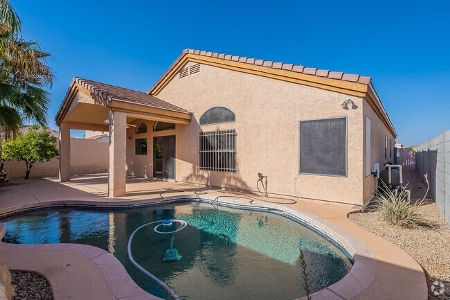 Building Photo - Phoenix Gem: 4 Bedrooms, Pool, and Prime L... Rental