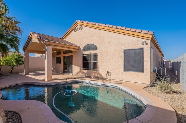 Phoenix Gem: 4 Bedrooms, Pool, and Prime L... - Phoenix Gem: 4 Bedrooms, Pool, and Prime L... House