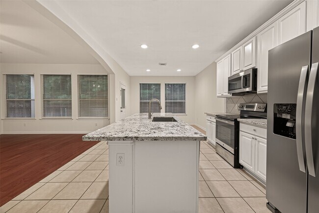 119 Ledgestone Pl
