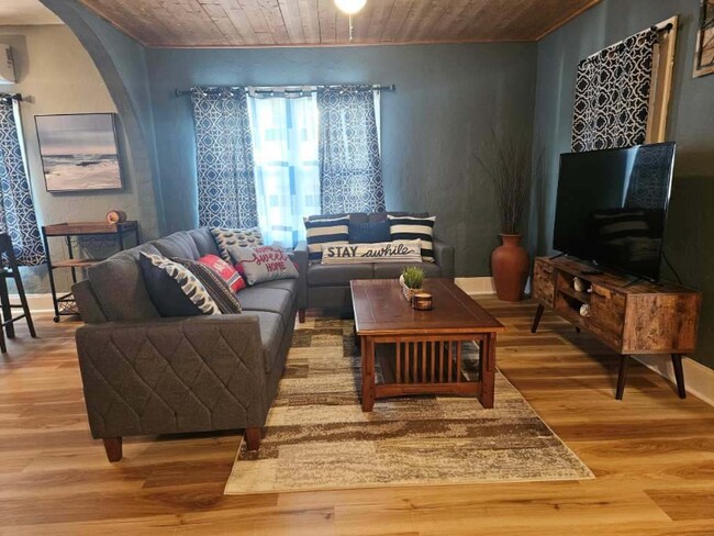 Photo - 968 W Montrose St Unit A