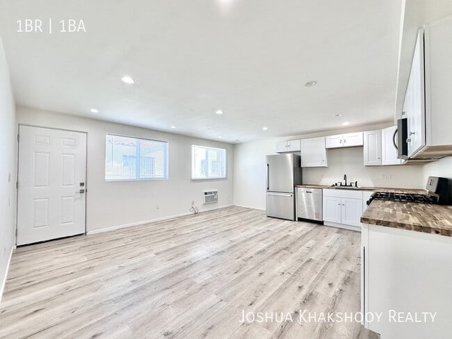 Photo - 14615 Gilmore St Unit 1