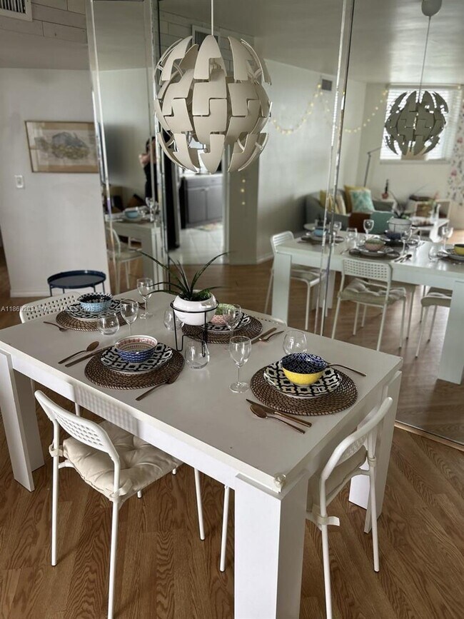 Photo - 5880 Collins Ave Unidad 1007