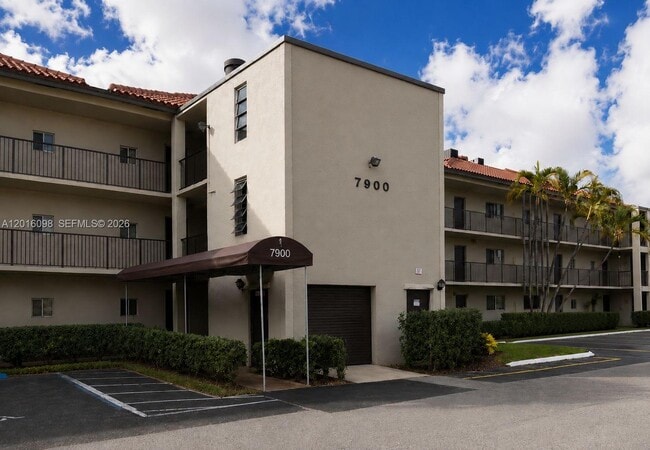 Building Photo - 7900 NW 50th St Unit 303