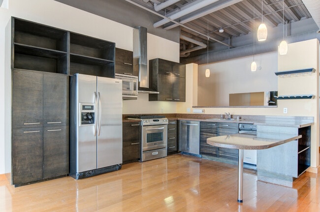 Photo - Luxury Gold Lofts! Bright Open Floor Plan with City Views-Secure Parking Unidad 406
