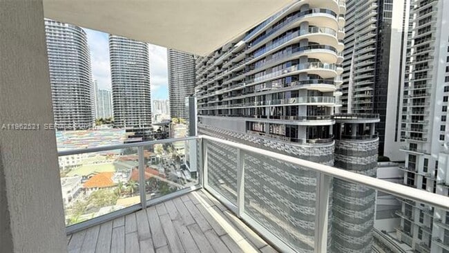 Building Photo - 1100 S Miami Ave Unit 1100 S Miami Ave # 1710