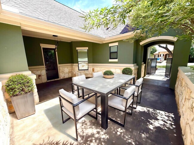 Photo - **APPLICATION RECEIVED** GORGEOUS 4 Bedroo...