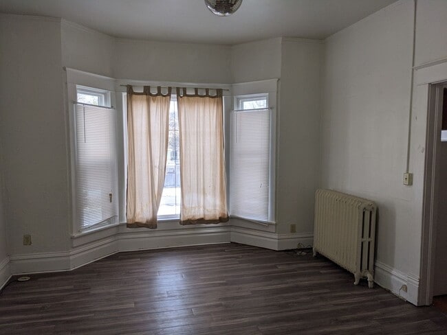 Photo - AVAILABLE NOW! 4-bedroom, 2-bath house across from Kinnick! Unit 727-M