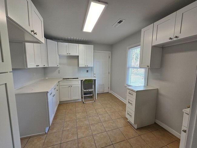 Photo - 300 Mary Scott Dr