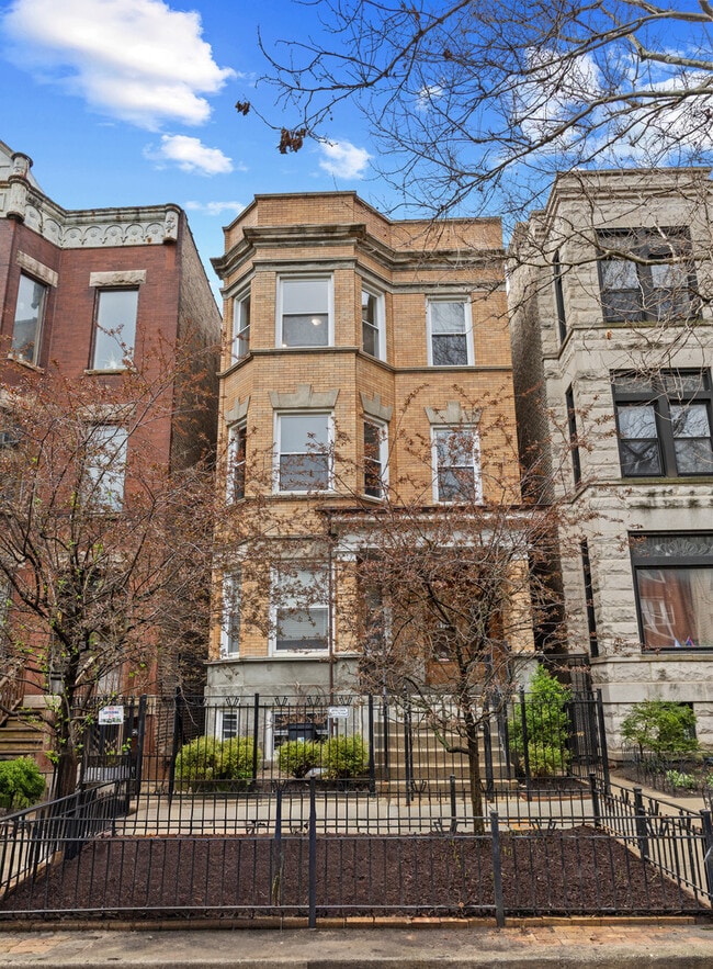 Building Photo - 915 W Newport Ave Unit 3