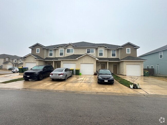Building Photo - Coming Soon - Elegant 3BR 2.5 Bath Townhom... Rental
