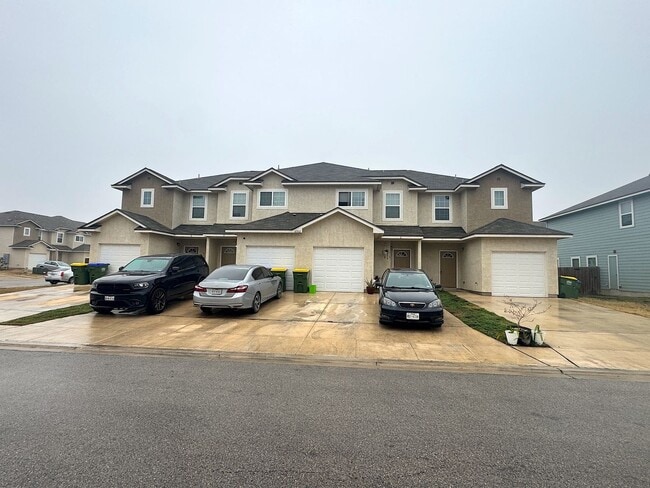 Building Photo - Ready For Move-In! Elegant 3BR 2.5 Bath To... Rental