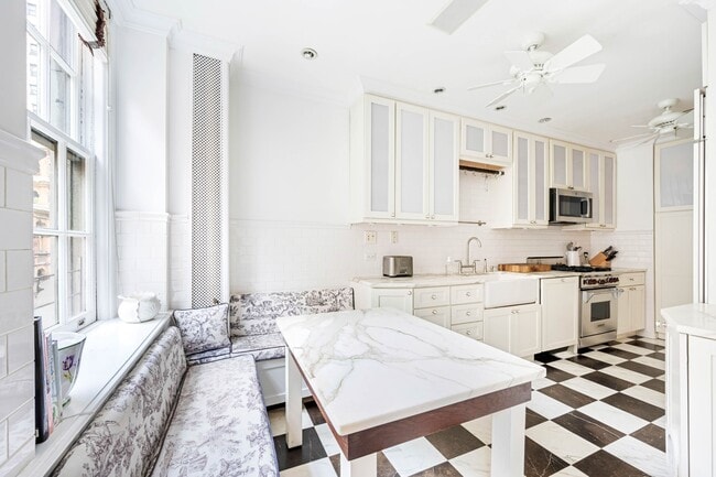 Photo - 130 E 67th St