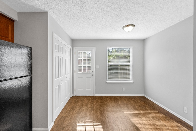 Photo - 813 Golf View Pl