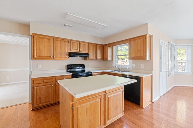 Photo - 1073 Heatherwood Dr