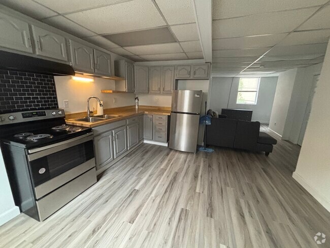 Building Photo - 38 N Main St Unit Apt #4