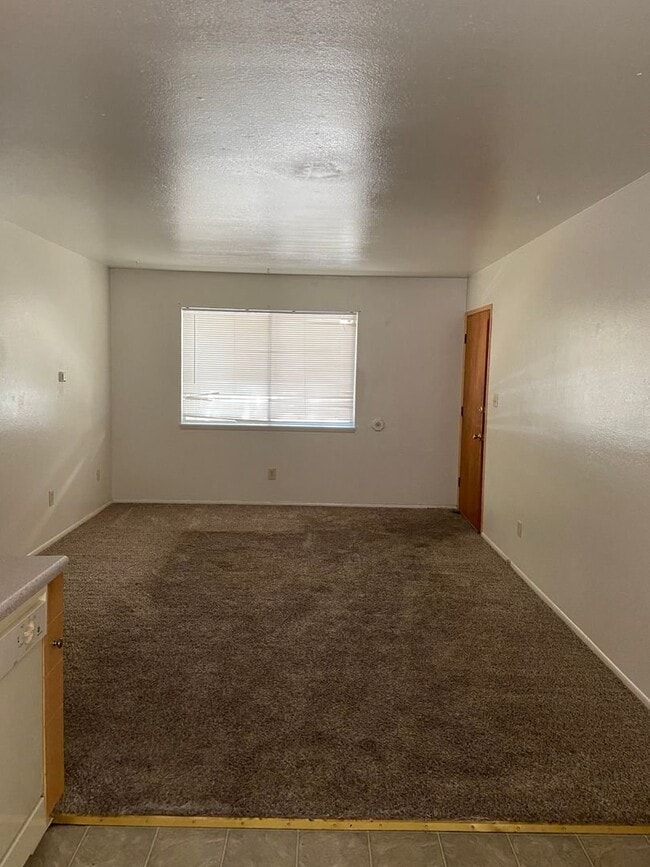 Photo - 735 W 6th St Unidad 2