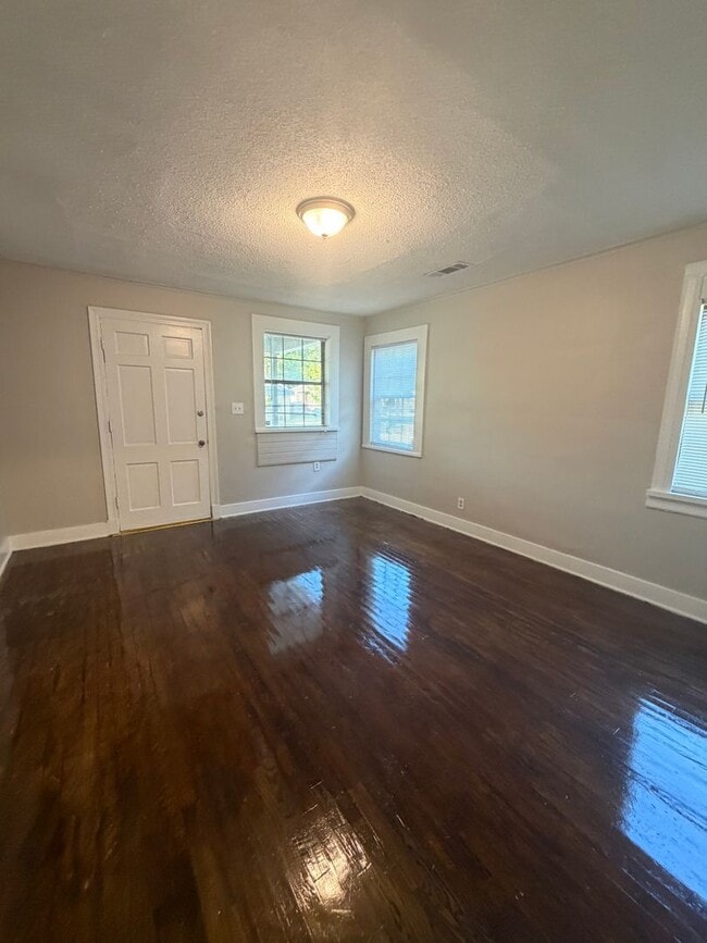 Photo - 1833 Walker Ave