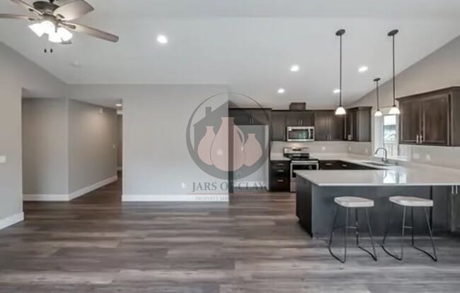 Photo - 1081 Baxter Rd SE