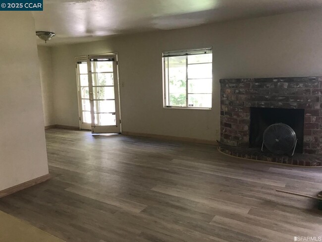 Photo - 553 Miner Rd