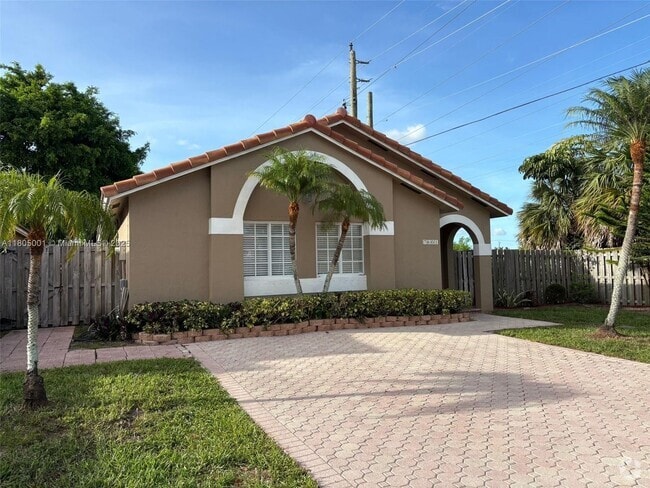 Building Photo - 7601 NW 166th Terrace Rental