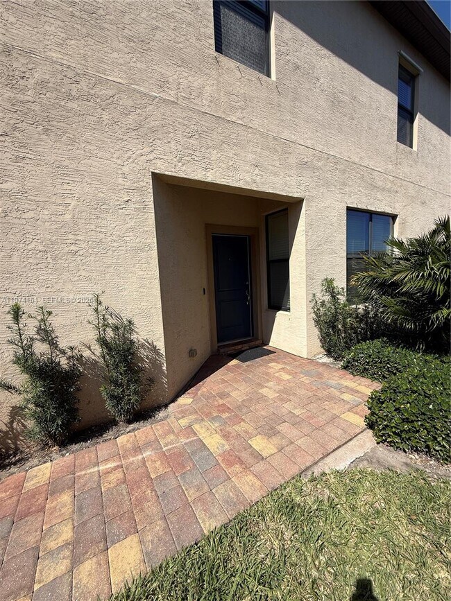 Photo - 2857 Bard St