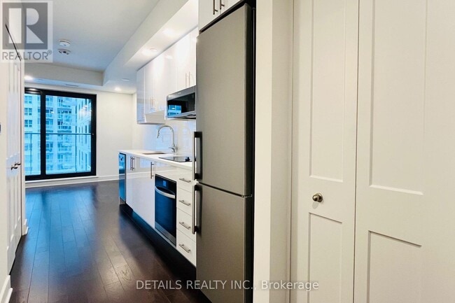 Photo - 180 George St Unit 510