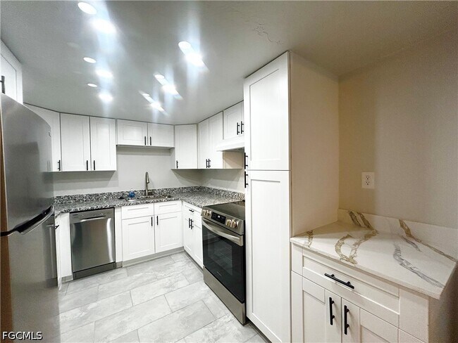 Photo - 4906 Victoria Dr Unit 103