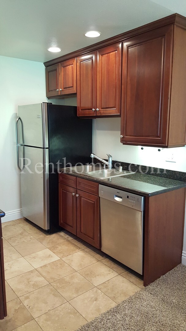 Photo - La Jolla, 8430 Via Mallorca #110 -Granite Counters, Community Pool and Spa, Near UCSD!