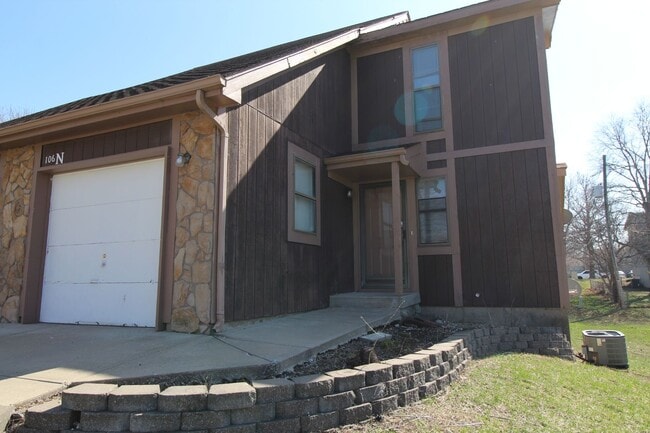 Photo - Updated 2 Bedroom 1.5 Bath Duplex In Olathe