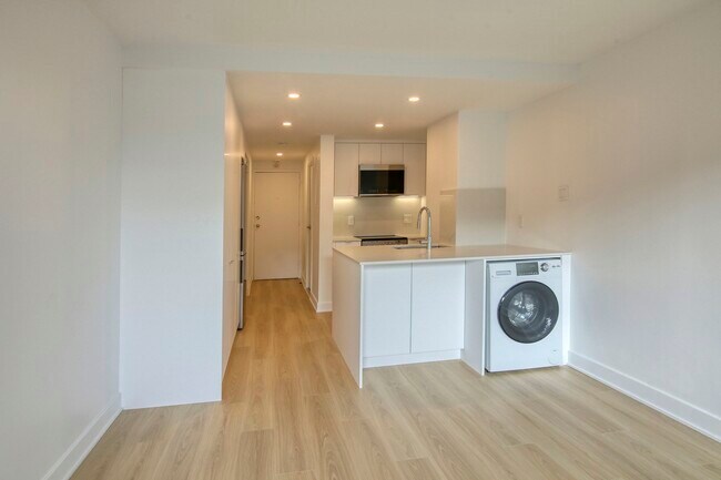 Photo - 3460 Rue Durocher Unit 607