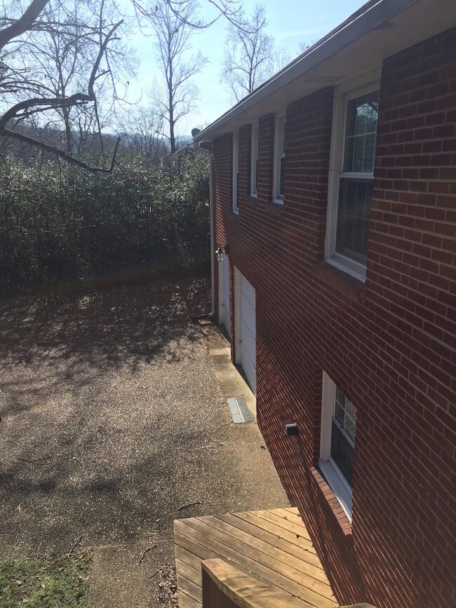 Photo - 924 Neuhoff Ln