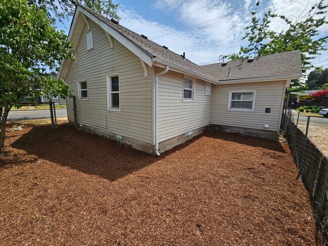 Photo - 499 17th St SE