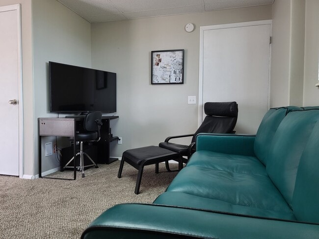 Photo - 940 W Red Oaks Dr Unit 2