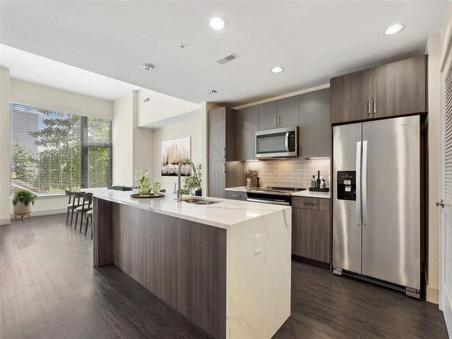 Building Photo - Thayer and Spring Rental