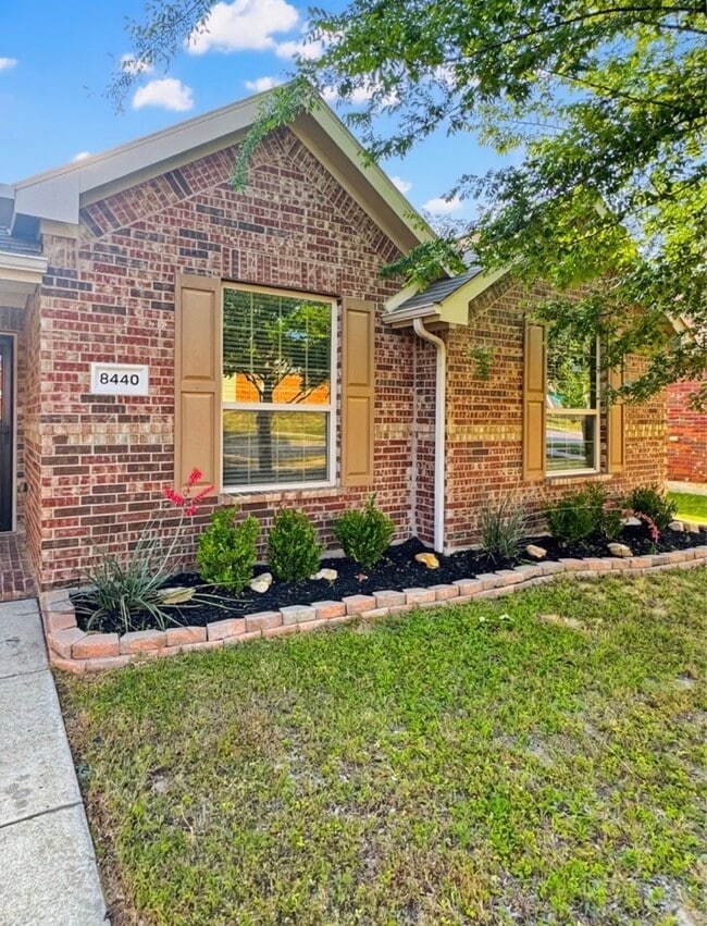 Building Photo - 8440 Gentian Dr