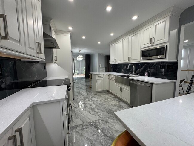 Photo - 285 S Broadway