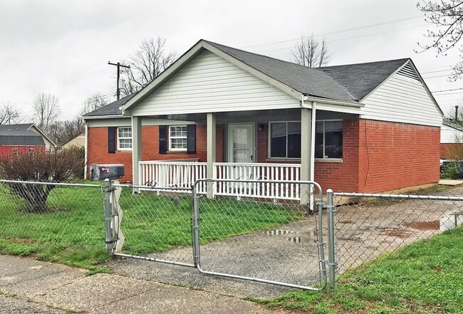 Building Photo - Nice 3 BR Home! Off-Street Parking, W/D Hookups, Fenced Yard, Utility Room, Pets Ok!
