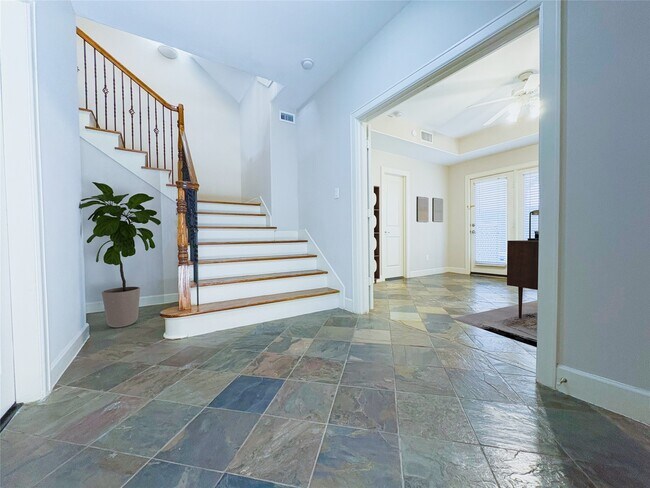Photo - 592 Bomar St