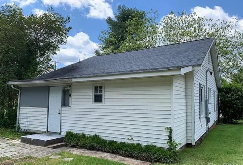 Photo - 935 Old Charlotte Rd SW