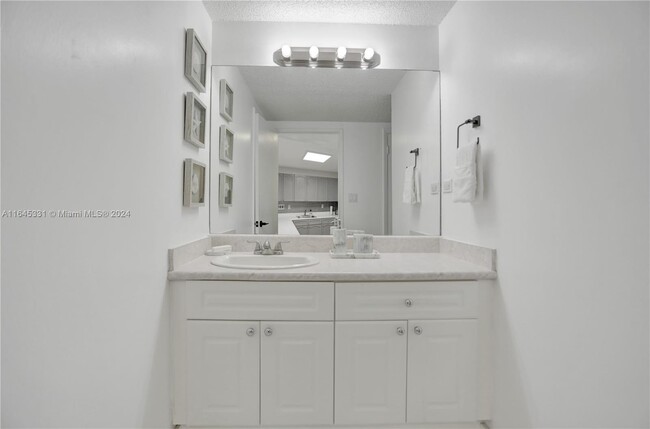 Photo - 2609 Collins Ave Condo Unit 333