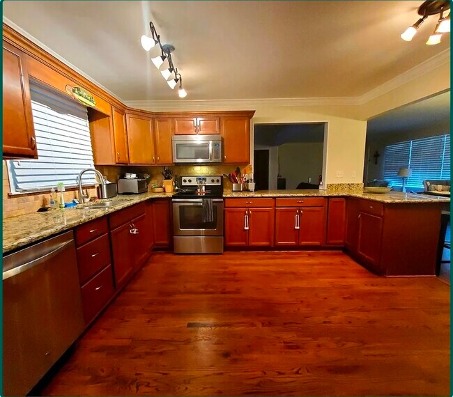 Photo - 412 Maiden Ln