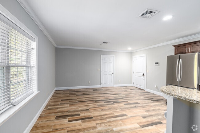 1BR, 1BA - 695SF - Living Room
