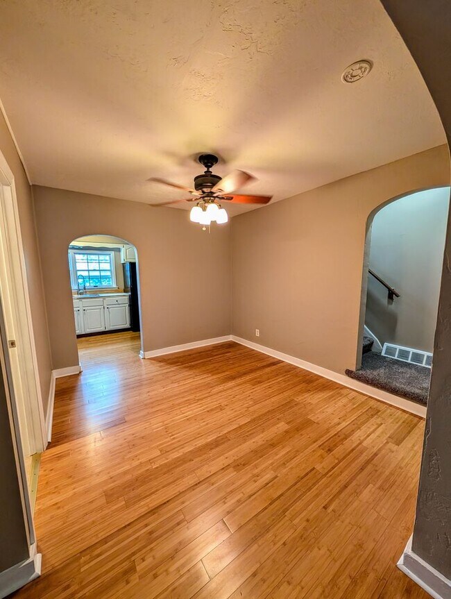 Photo - 229 W Sycamore St