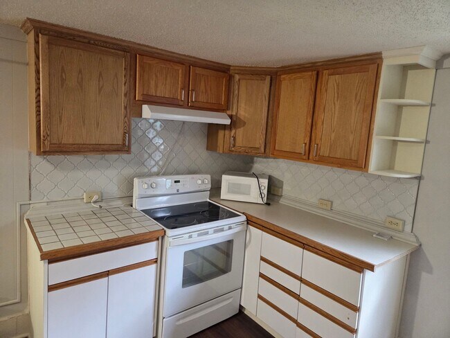 328 E 4th St Unit 3