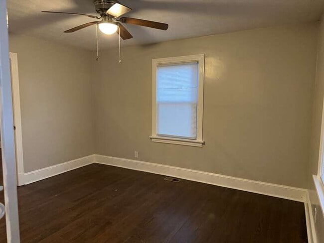 Photo - 2100 Dinwiddie Ave